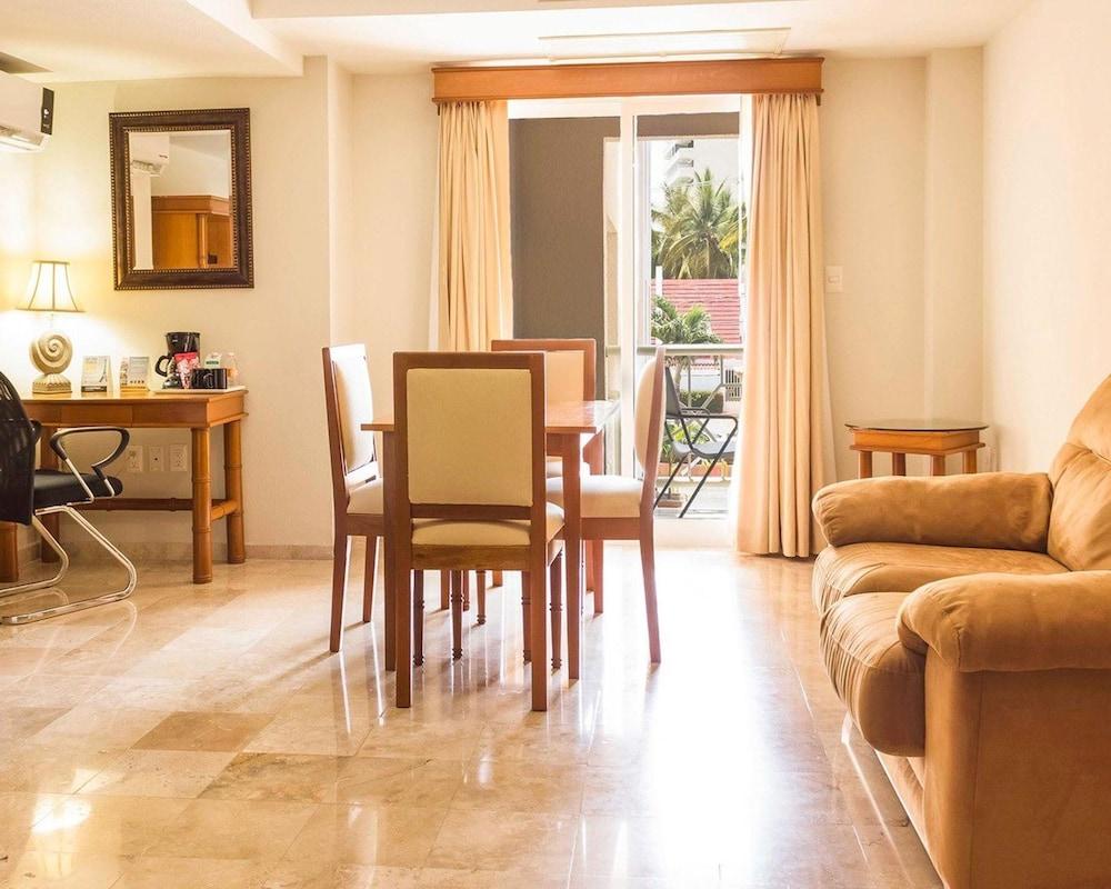 Quality Inn Mazatlán Εξωτερικό φωτογραφία